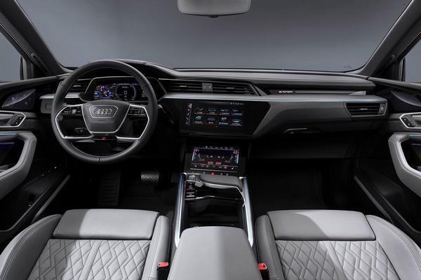 Interior view of the Audi e-tron Sportback torpedo