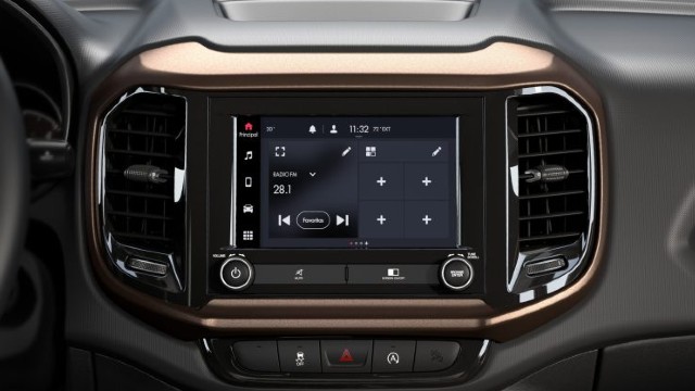 View into the interior of the Fiat Toro Multimedia