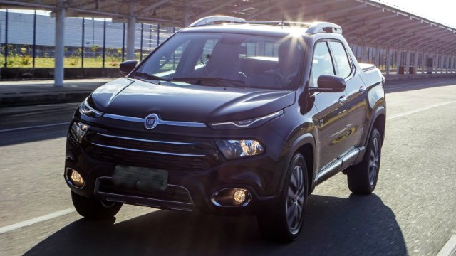 Front view of the Fiat Toro