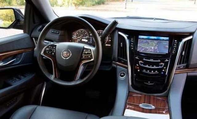 View of the Cadillac Escalade EXT multimedia torpedo