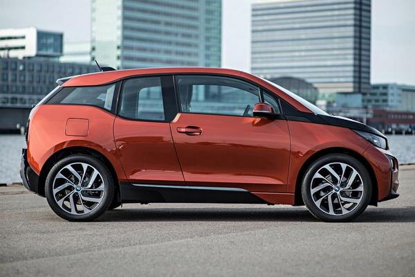 Side view of the new BMW i3