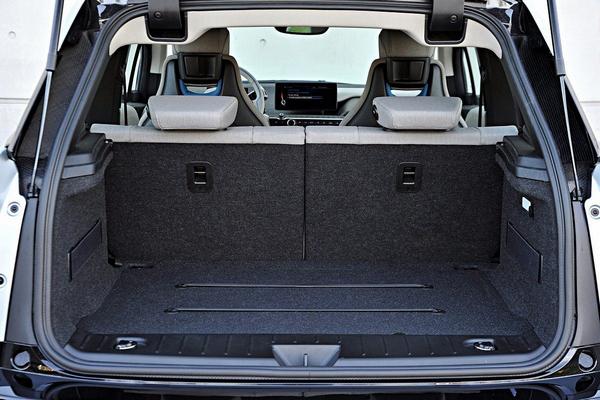 Rear view of the luggage compartment of the new BMW i3