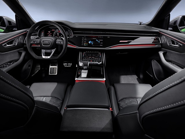 View of the multimedia bulkhead of the Audi RS Q8