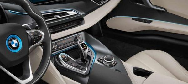 Interior view of the torpedo compartment of the BMW iX2 EV