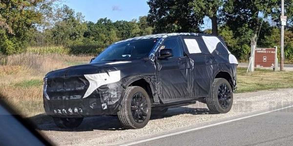 Left side view of the Jeep Grand Cherokee