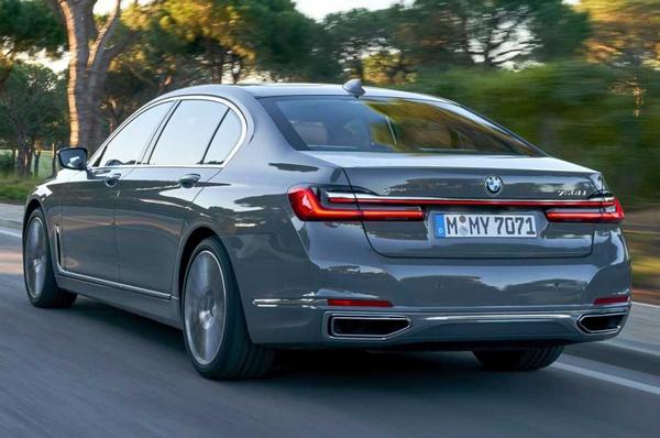 Rear view of the BMW 7