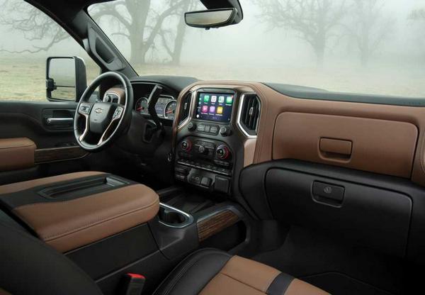 View of the multimedia bulkhead of the Chevrolet Silverado 1500