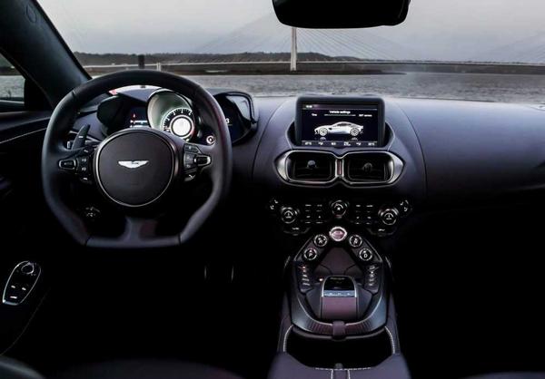 Aston Martin Vantage V8 GT multimedia torpedo view