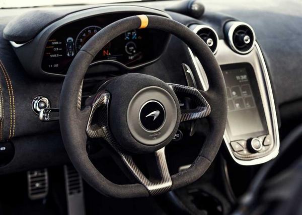 Interior view of the McLaren 650S Spider torpedo compartment