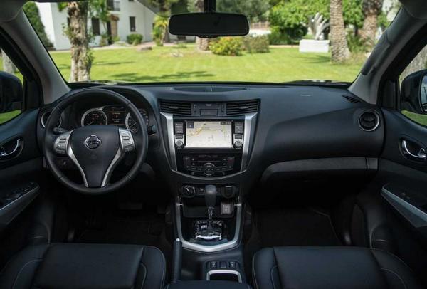 View of the multimedia bulkhead of the Nissan Frontier