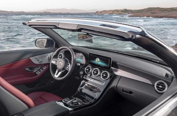 View into the multimedia interior of the Mercedes-Benz C-Class Cabriolet