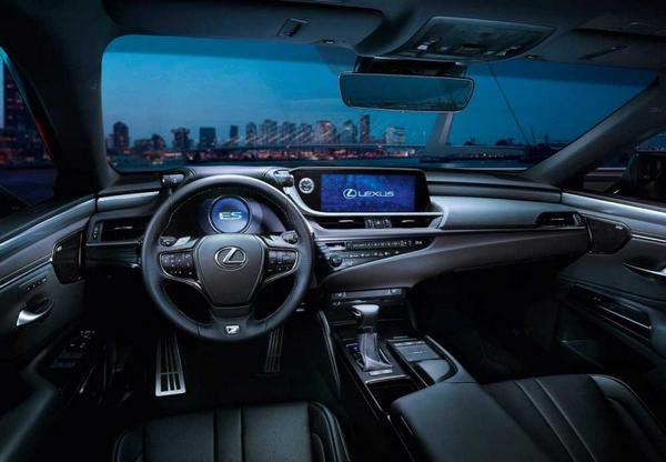 Multimedia interior view of the Lexus ES 350