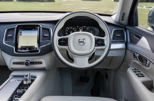 Interior view of the multimedia cabin of the Volvo XC90 t8 Hybrid