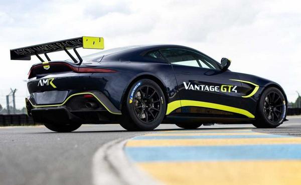 Right view of the Aston Martin Vantage V8 GT