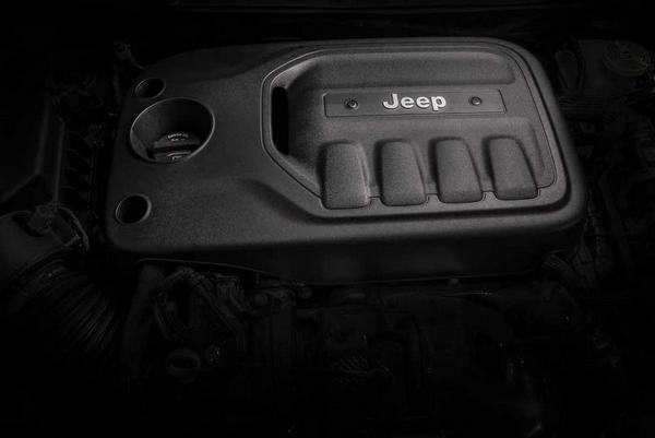 Jeep Cherokee Canyon Trail engine view