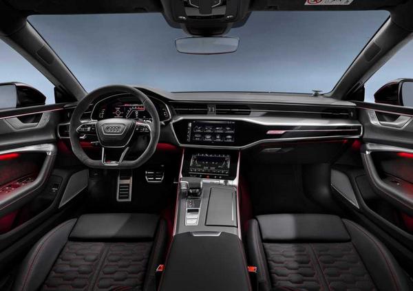 View into the interior of the Audi RS 7 multimedia