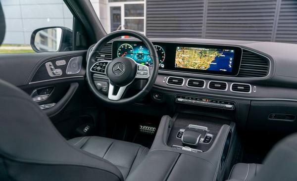 View into the multimedia interior of the Mercedes GLS Class