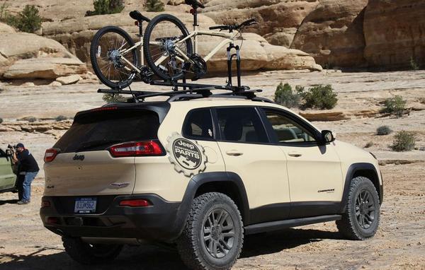 Jeep Cherokee Canyon Trail right side view