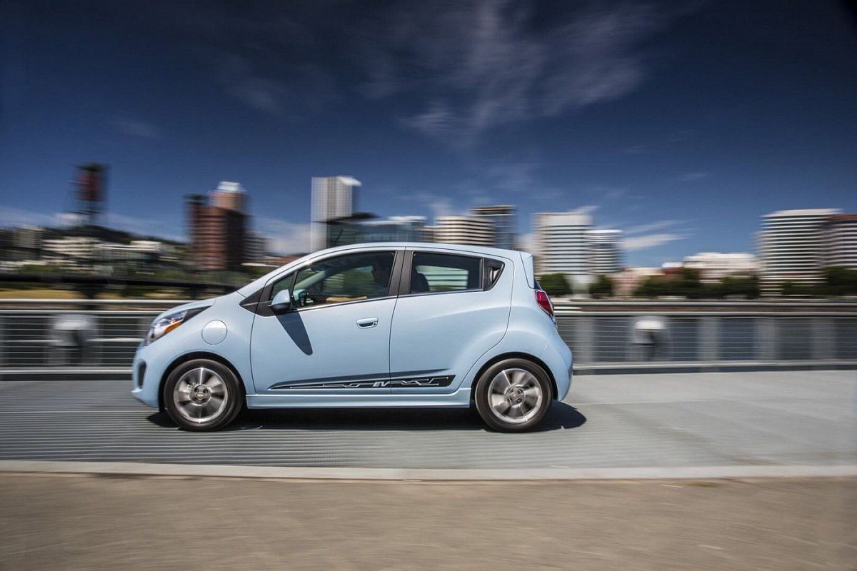 Left side view of the Chevrolet Spark EV